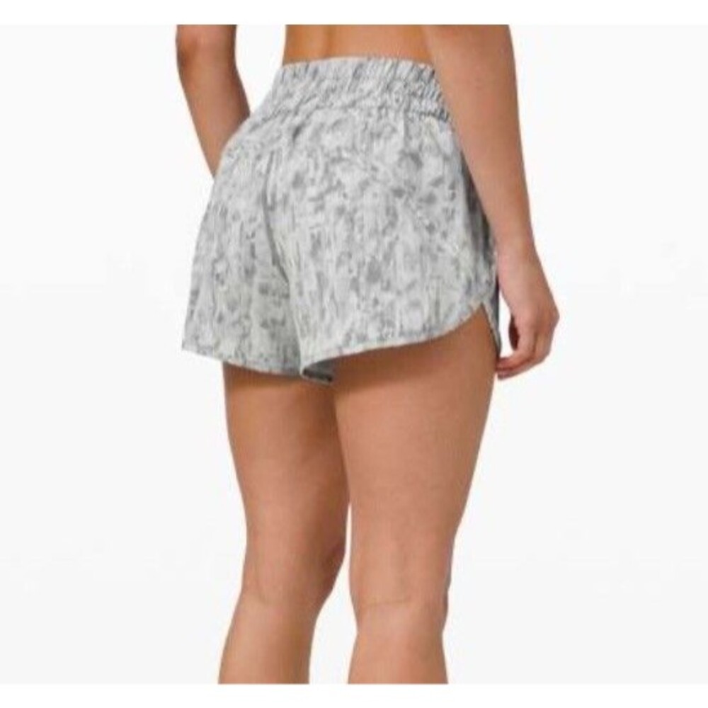 Lululemon Size 10 Tracker Shorts 4" White Alpine